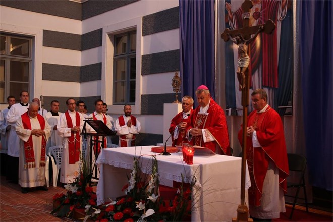 Slavlje ludbreške Svete Nedjelje - hodočašće vjeroučenika i procesija s relikvijom Krvi Kristove